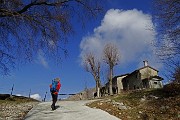29 Strada sterrata a tratti ben cementata